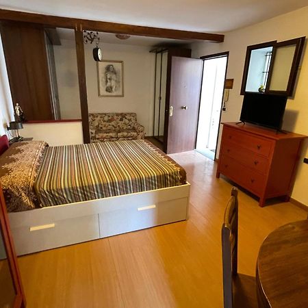 House With Private Garden Apartment Рим Екстериор снимка