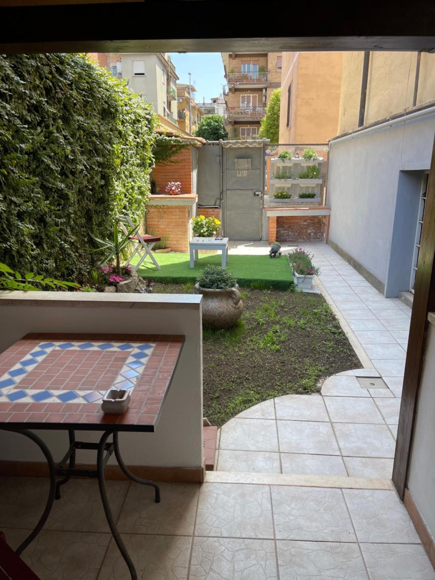 House With Private Garden Apartment Рим Екстериор снимка