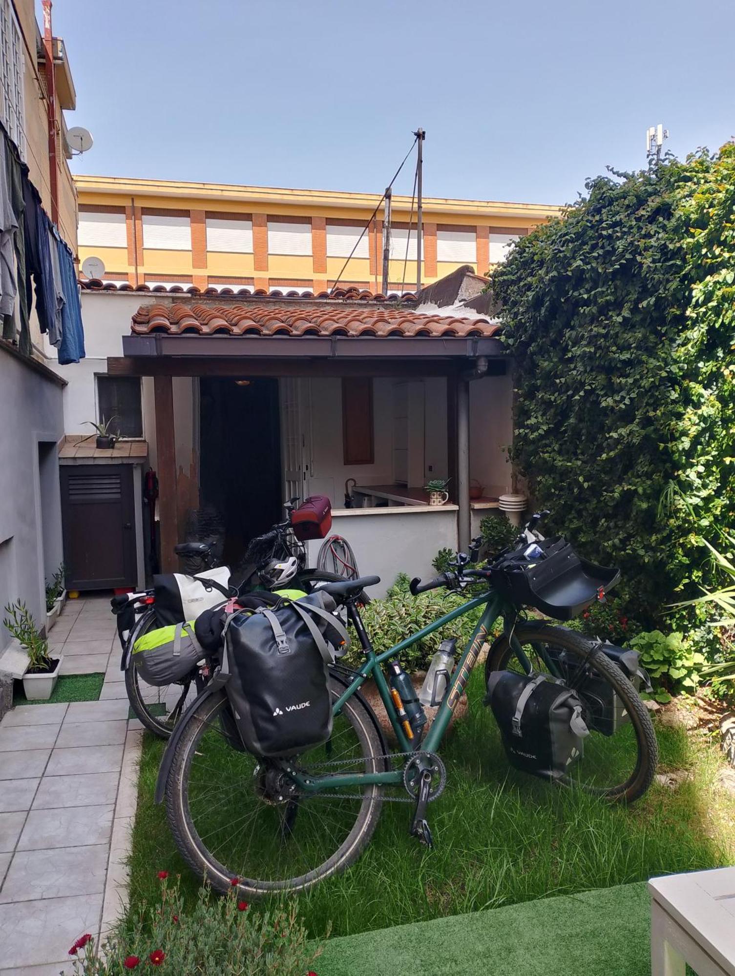 House With Private Garden Apartment Рим Екстериор снимка